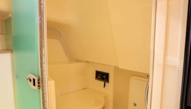 LAZY V yacht for sale 24