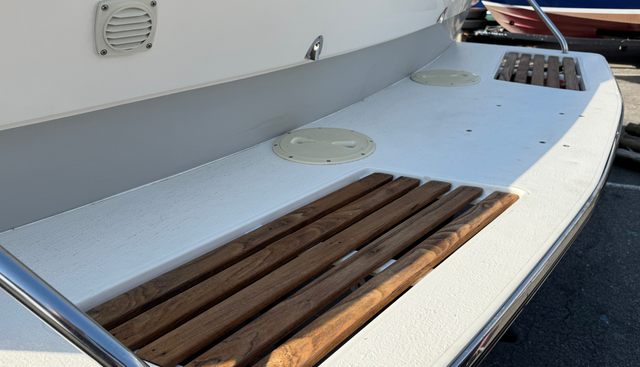 Southern Comfort yacht for sale 25