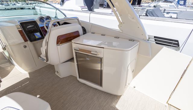Pan of London yacht for sale 20