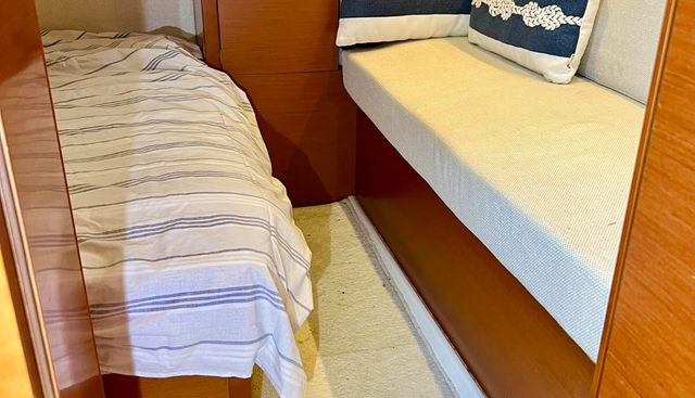 Essential Too yacht for sale 17