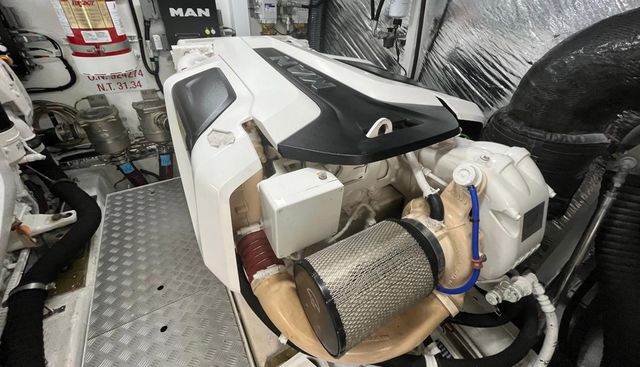 F55 yacht for sale 38