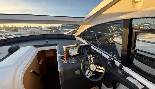 Momentum yacht for sale 7