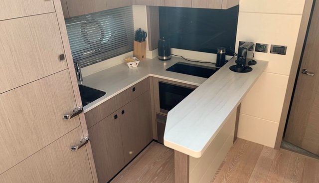 SUNSEEKER PREDATOR 50 yacht for sale 27