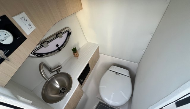 LS6 yacht for sale 22