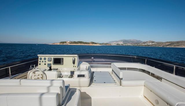 FERRETTI 881 yacht for sale 2