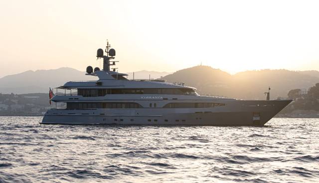 VIBRANCE yacht for sale 10