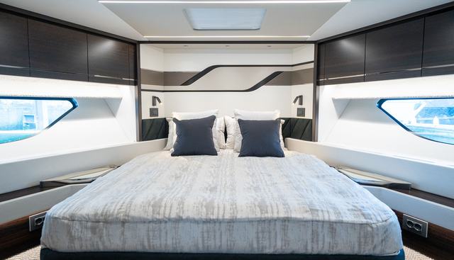 1292575 yacht for sale 32