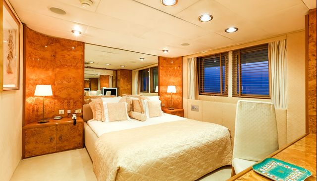 Esmeralda yacht for sale 24