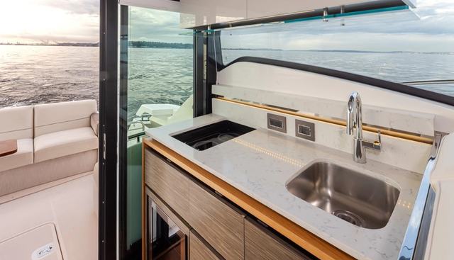 TIARA C49 COUPE yacht for sale 20