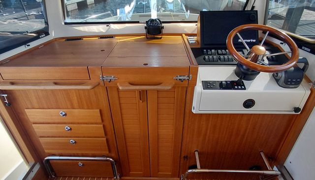 Razor crest yacht for sale 28