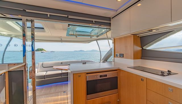RIVIERA 4600 SY yacht for sale 12