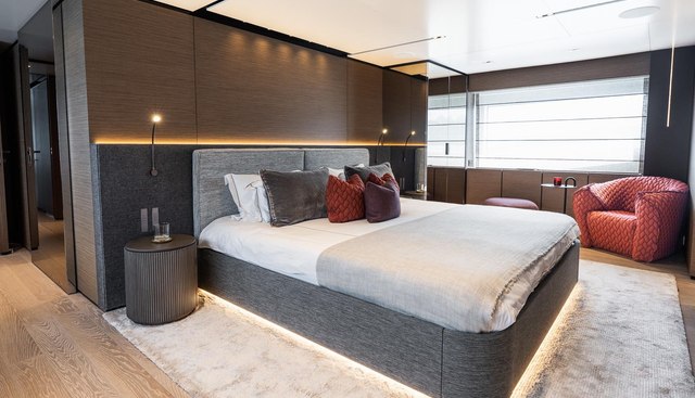 QUEEN J III yacht for sale 17