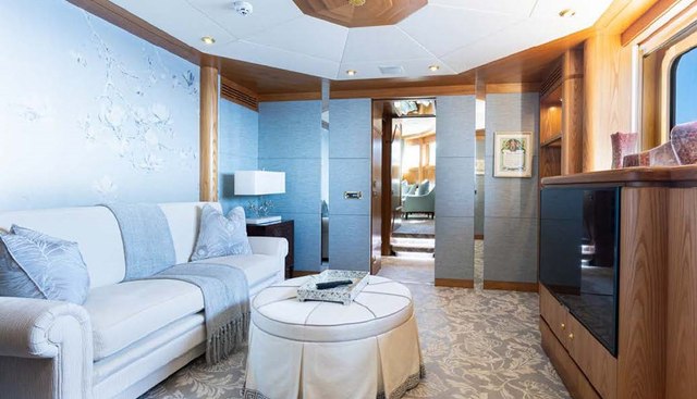 VIBRANCE yacht for sale 14