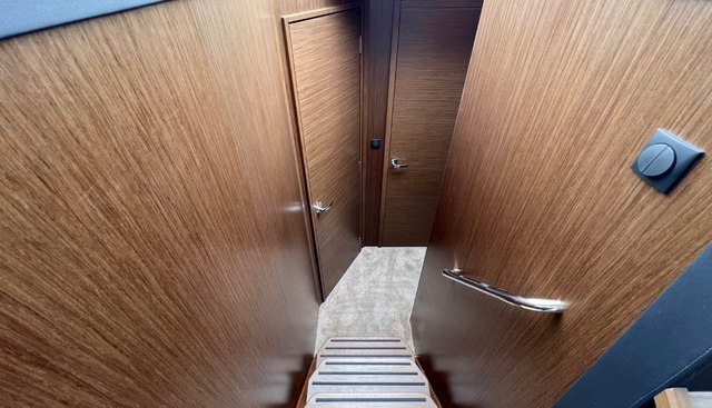 Mollie yacht for sale 25