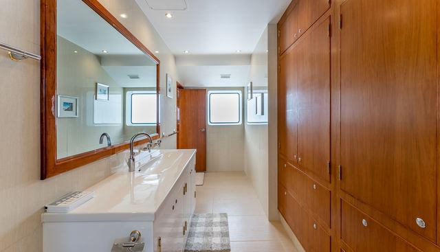 Hardhome yacht for sale 14
