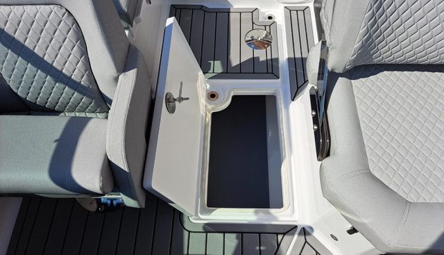 F650 yacht for sale 35