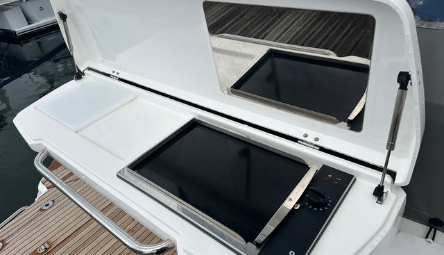 Folly Five yacht for sale 12