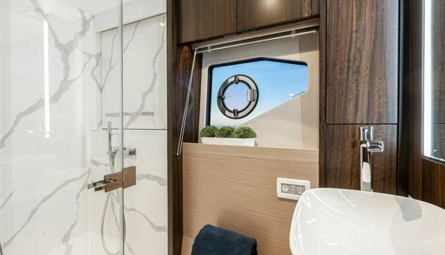 MANHATTAN 55 yacht for sale 14