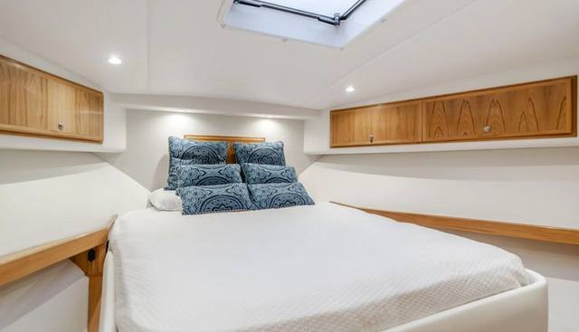 Commodore Two yacht for sale 54