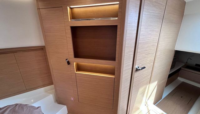 P43 yacht for sale 19