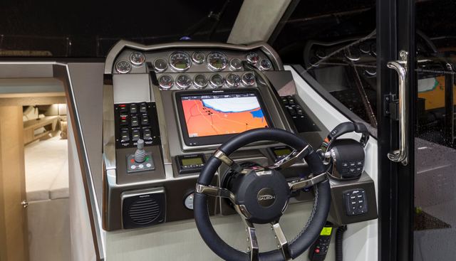 360FLY-052 yacht for sale 34