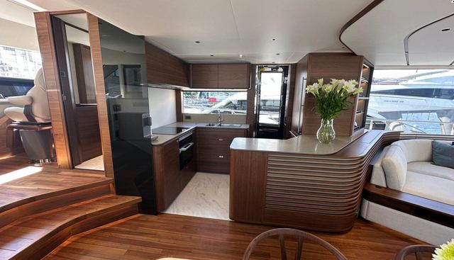 Y80018 yacht for sale 32