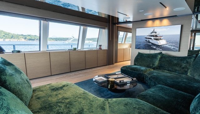 QUEEN J III yacht for sale 42