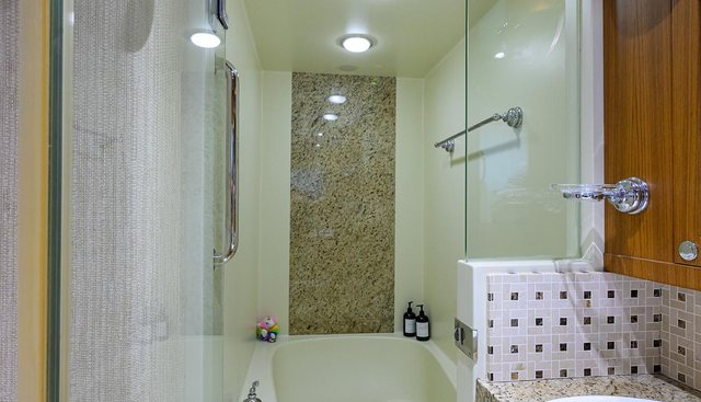 ST. TROPEZ yacht for sale 45