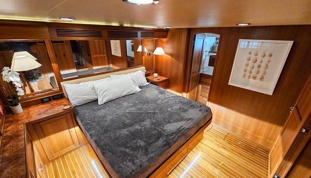 Living With E's yacht for sale 33