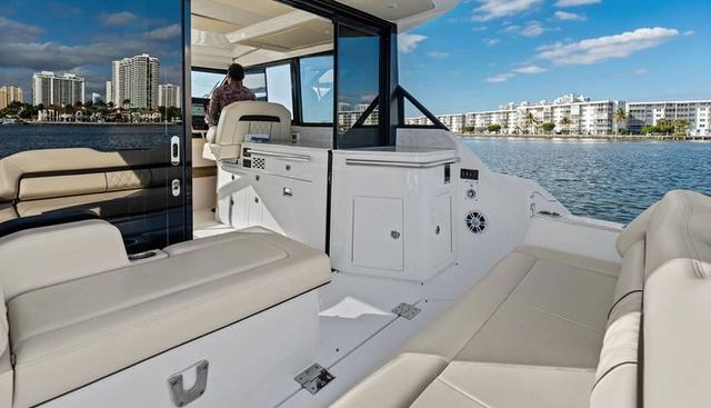 Treehouse yacht for sale 12