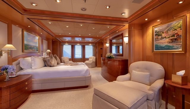 LAUREL yacht for sale 30