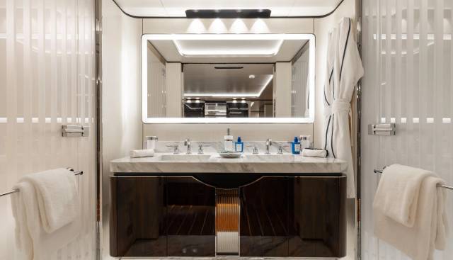 Daybreak yacht for sale 19