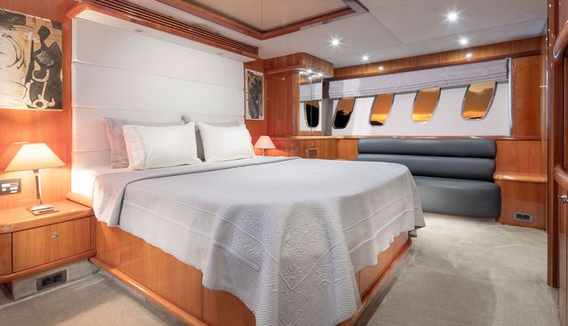 SPACE ODDITY yacht for sale 32