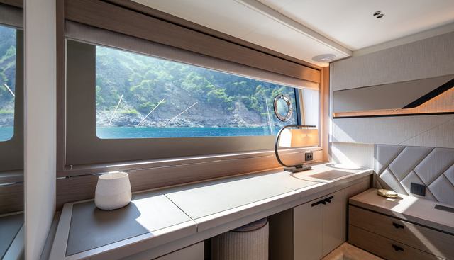 FLASH yacht for sale 27