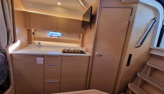 Mac II yacht for sale 18