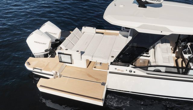 320GTO-798 yacht for sale 4