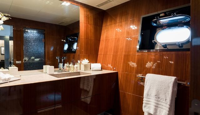 Beachouse yacht for sale 8