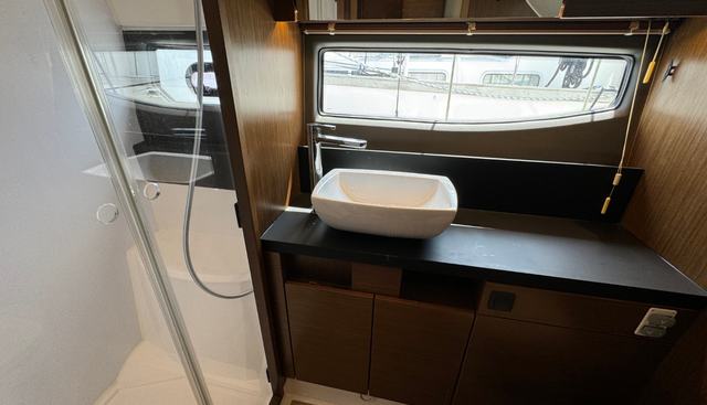 Roxy 2 yacht for sale 34