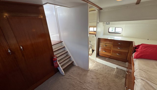 Adrienne yacht for sale 33