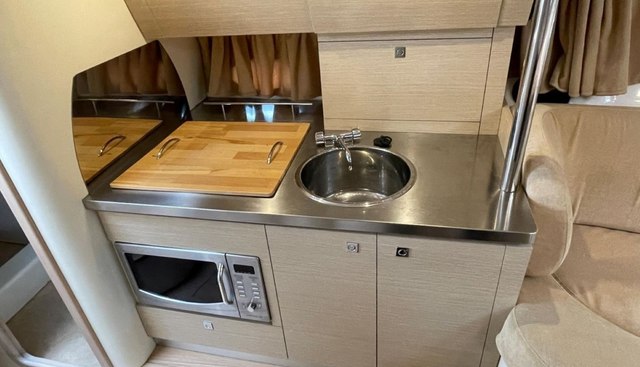 Gin Trap yacht for sale 35