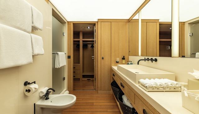 BELONGERS yacht for sale 20