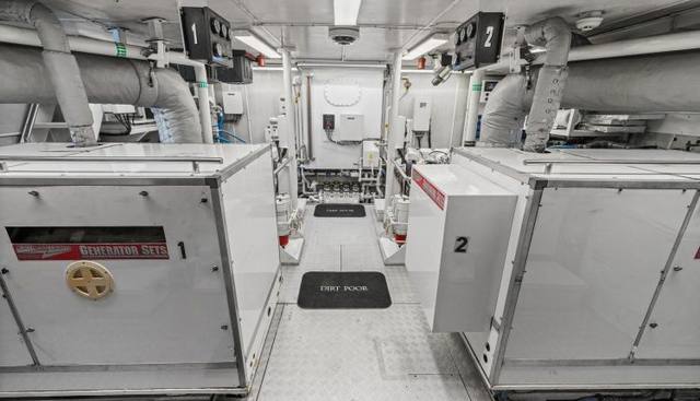 DIRT POOR yacht for sale 85