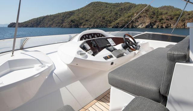 SPACE ODDITY yacht for sale 15