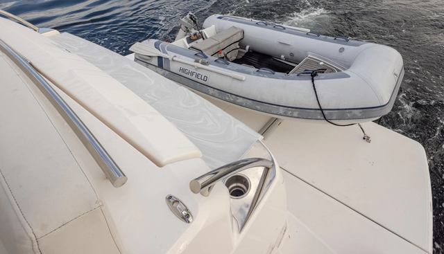 TIARA C49 COUPE yacht for sale 8