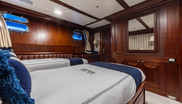 Kajak yacht for sale 33