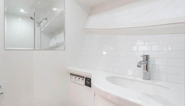 Commodore Two yacht for sale 45