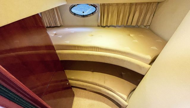 DRAGONFLY yacht for sale 33