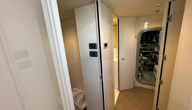 Y80018 yacht for sale 40