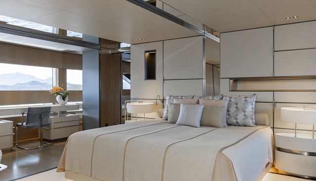 Flying Dagger III yacht for sale 18
