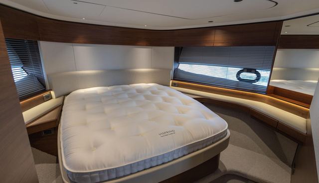 F65042 yacht for sale 33